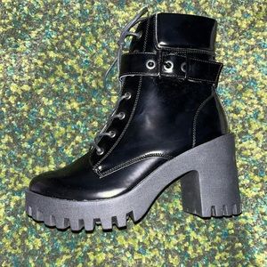 STEVE MADDEN Platform Boots